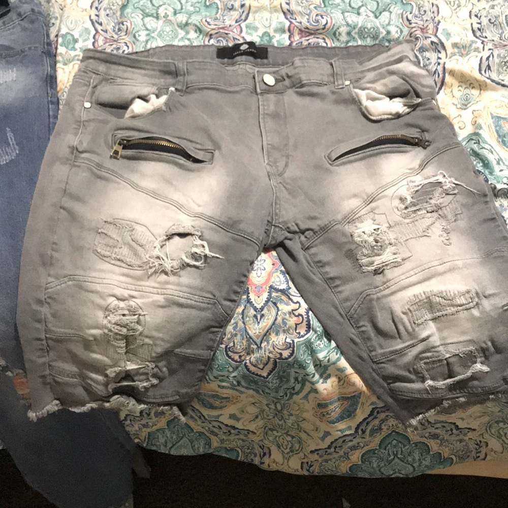 I’m selling size 40 brand focus skinny fit jean